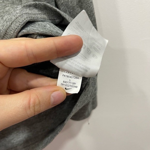 The Nike Tee Long Sleeve Top Grey Size Large Braunig - Picture 7 of 7